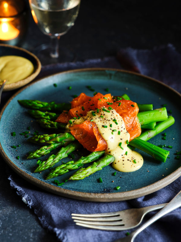 Smoked trout & asparagus with creamy hollandaise sauce